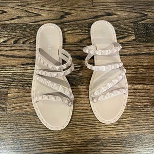 They can be worn and causal or a nice night out!